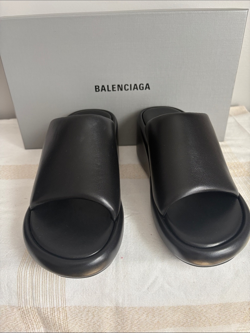 DESIGNER NAPPA LEATHER SLIDE SIZE 40